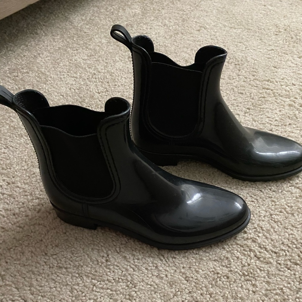 Glossy Black Chelsea Rainboots